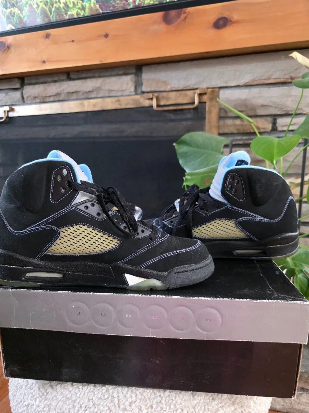 Jordan 5 Retro black and blue Men size 10.5